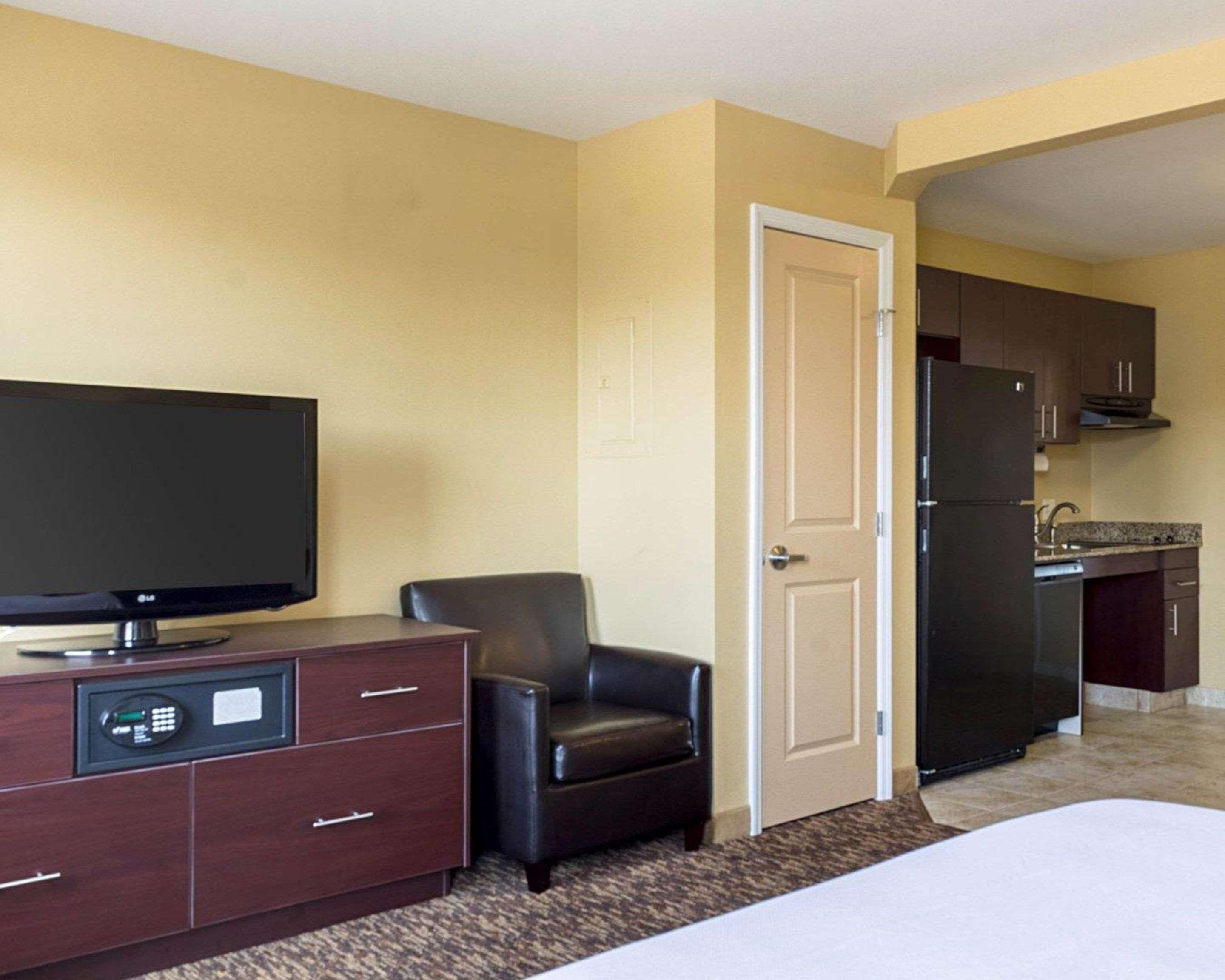 Mainstay Suites Минот Экстерьер фото