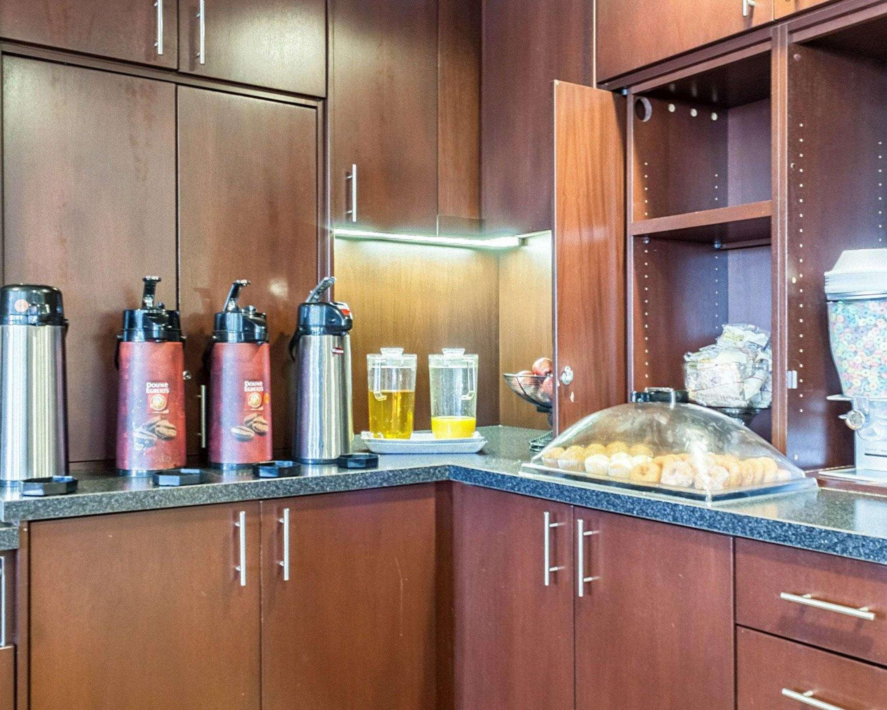 Mainstay Suites Минот Экстерьер фото