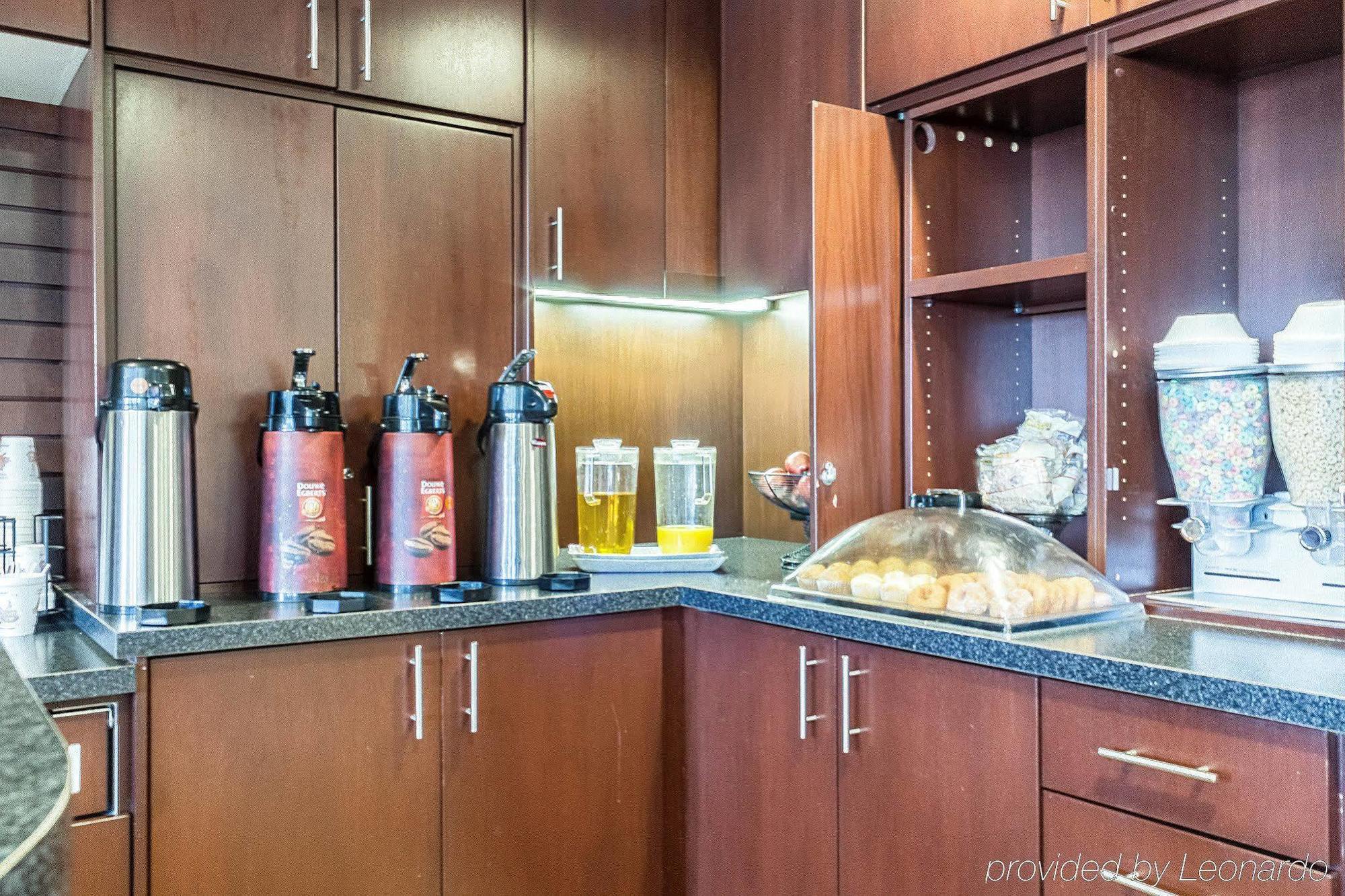Mainstay Suites Минот Экстерьер фото